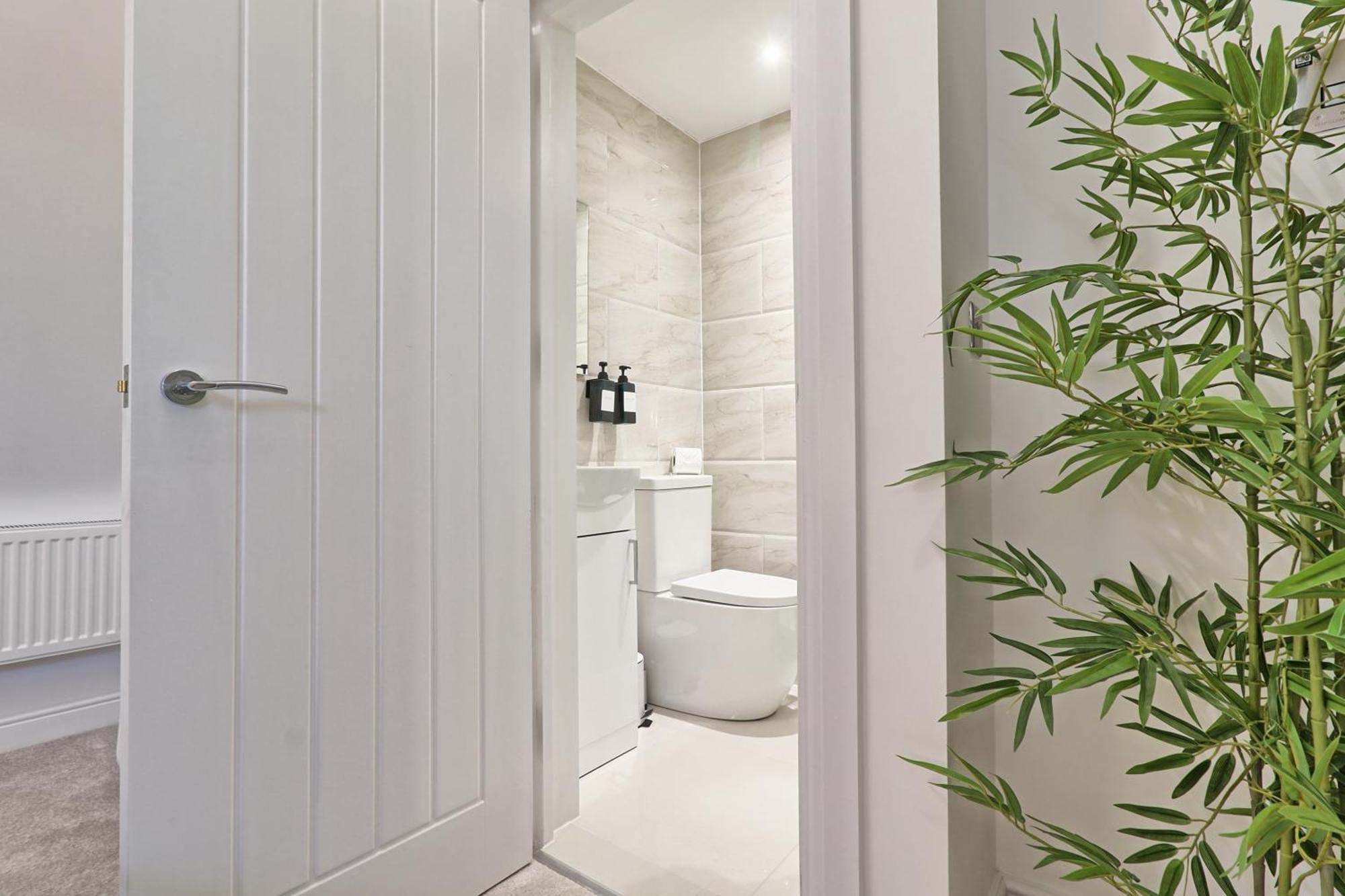 Writtle Massive 4 Bedroom Apartment With Parking In Gorgeous Countryside Location & Short Drive To Chelmsford City Centre Contractors Welcome Екстериор снимка