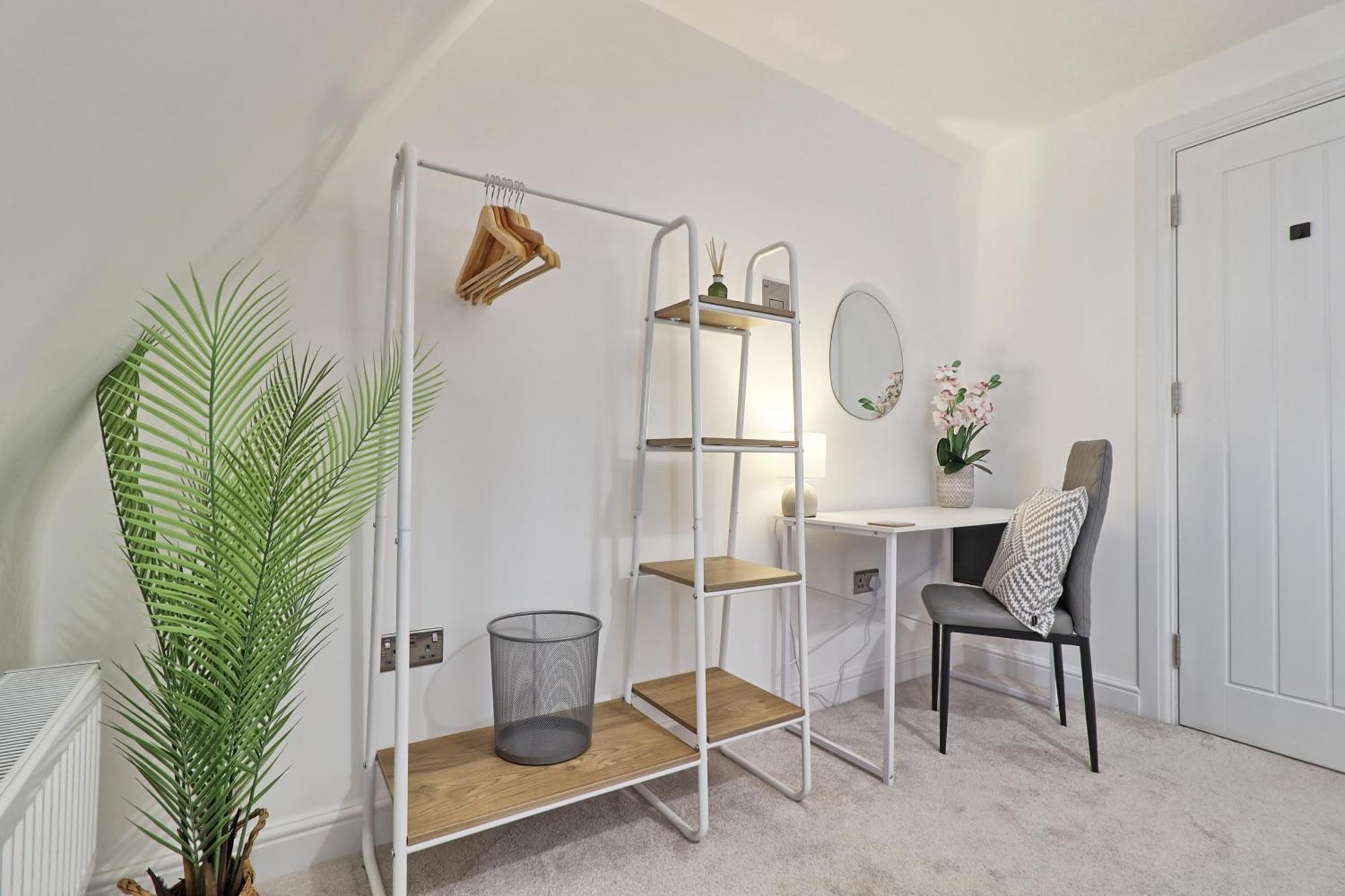 Writtle Massive 4 Bedroom Apartment With Parking In Gorgeous Countryside Location & Short Drive To Chelmsford City Centre Contractors Welcome Екстериор снимка