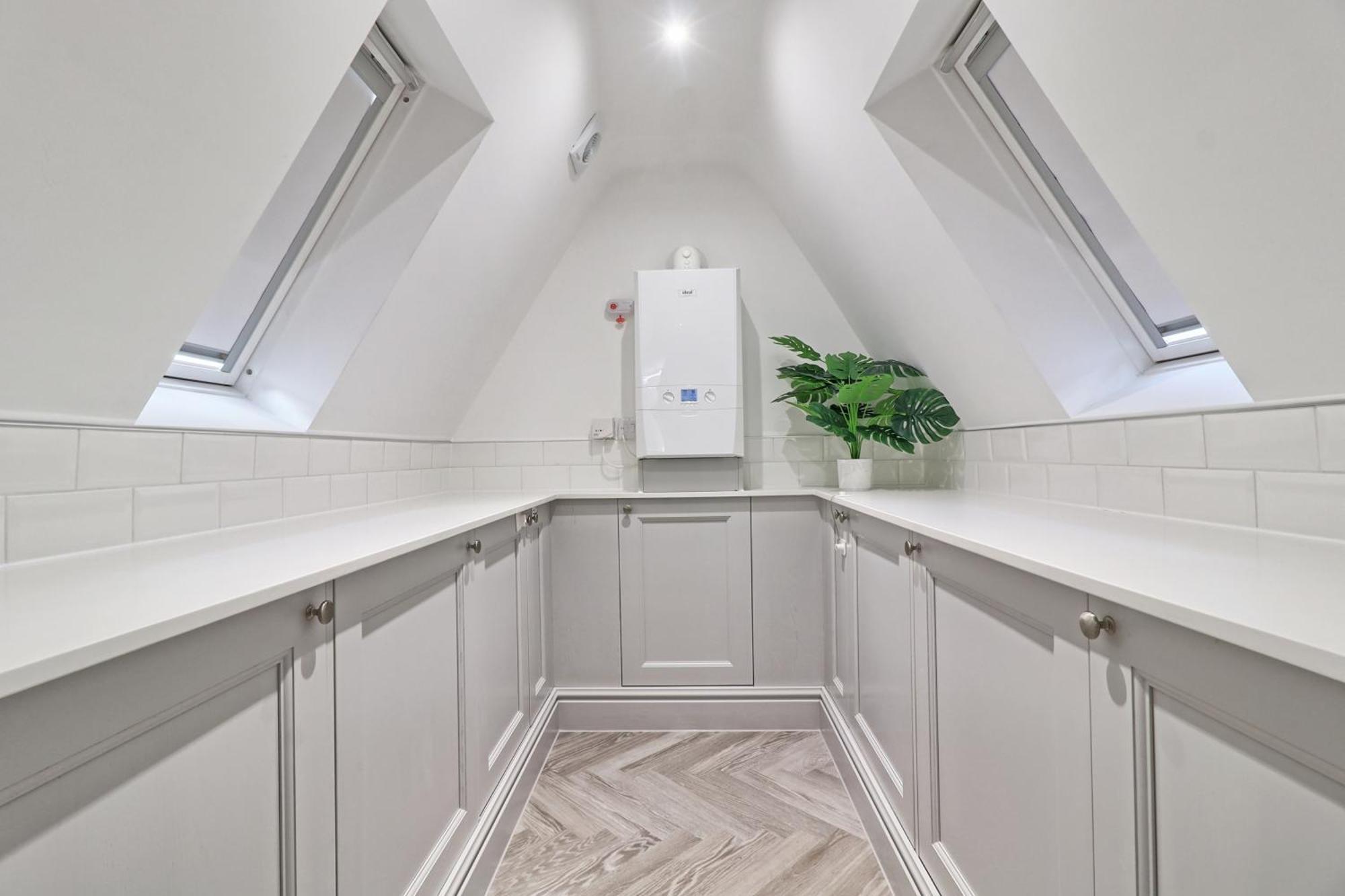Writtle Massive 4 Bedroom Apartment With Parking In Gorgeous Countryside Location & Short Drive To Chelmsford City Centre Contractors Welcome Екстериор снимка