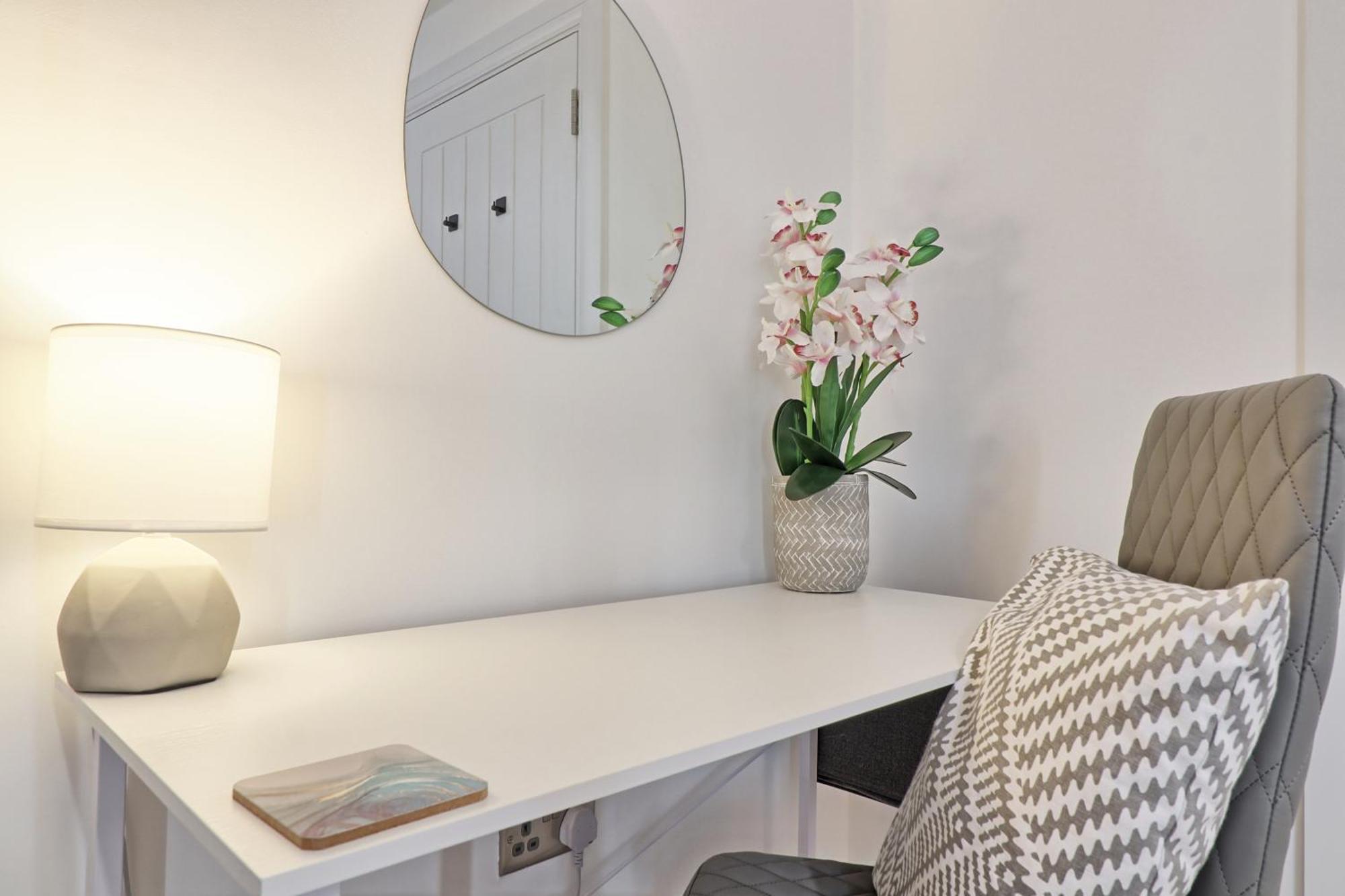 Writtle Massive 4 Bedroom Apartment With Parking In Gorgeous Countryside Location & Short Drive To Chelmsford City Centre Contractors Welcome Екстериор снимка
