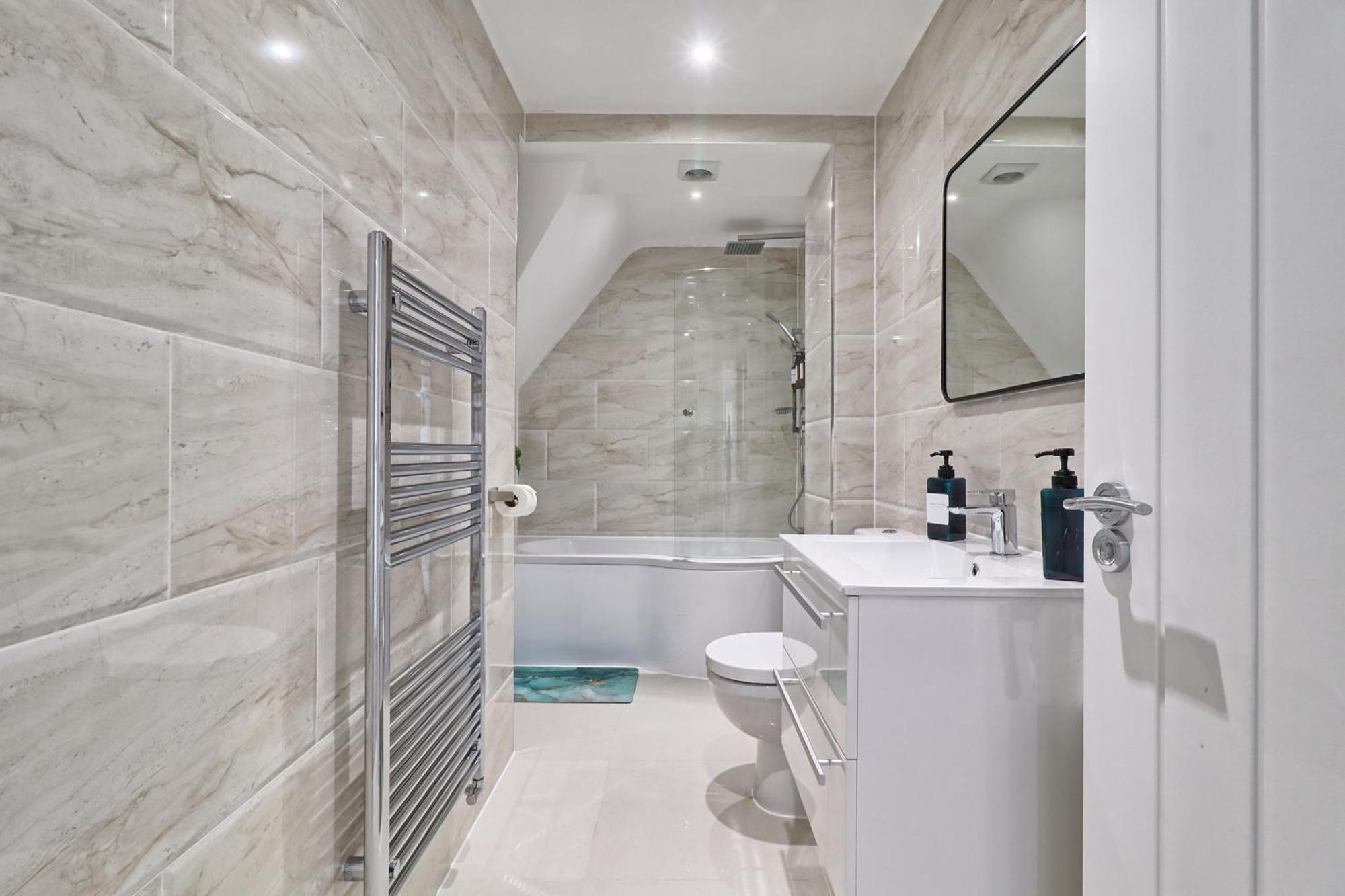 Writtle Massive 4 Bedroom Apartment With Parking In Gorgeous Countryside Location & Short Drive To Chelmsford City Centre Contractors Welcome Екстериор снимка