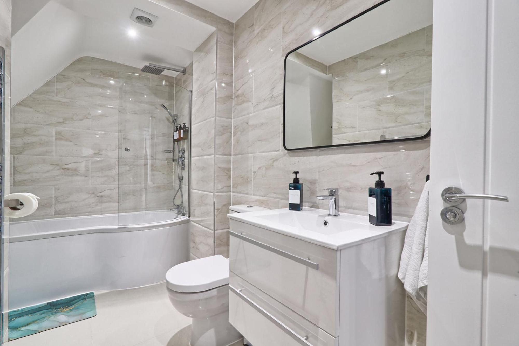 Writtle Massive 4 Bedroom Apartment With Parking In Gorgeous Countryside Location & Short Drive To Chelmsford City Centre Contractors Welcome Екстериор снимка